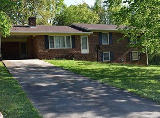 377 Green Meadows Dr, Lexington, NC 27292