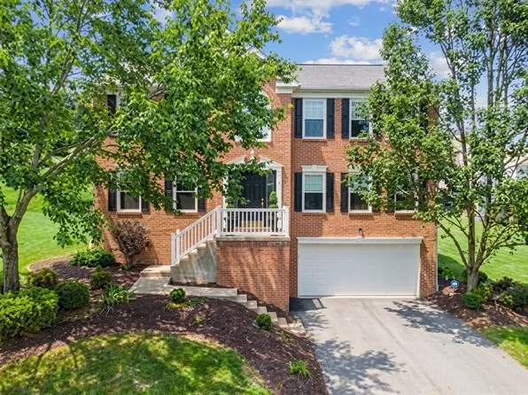 302 Davinci Ct, Rostraver Township, PA 15012