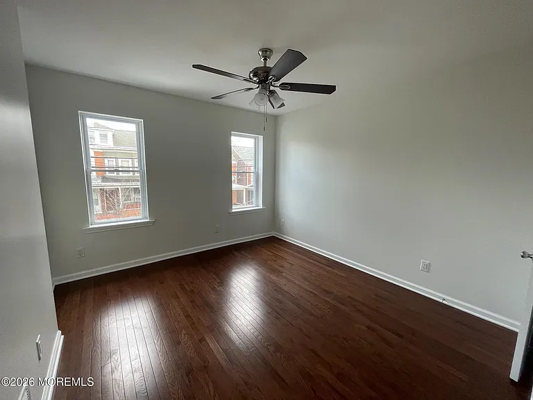 729 Spruce St — Photo 9