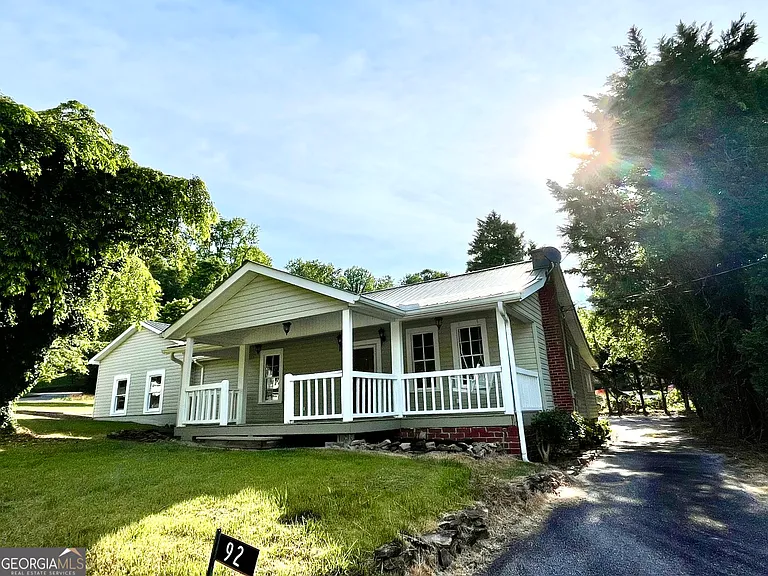 92 Bleckley Dr — Photo 1