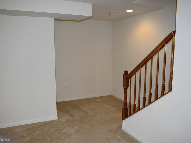233 Morlyn Dr — Photo 27