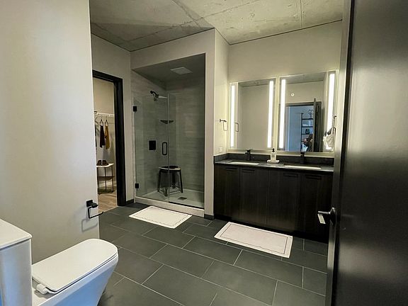 2nd image of 909 W Washington St #W906