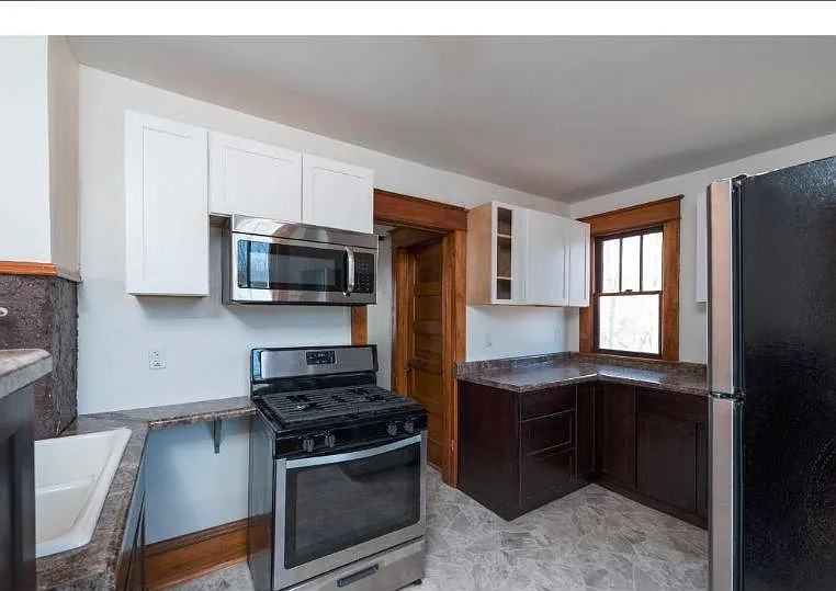 333 Arlington Ave E — Photo 9