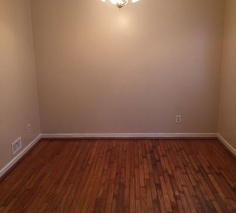 4th image of 1033 Broadmoor Dr