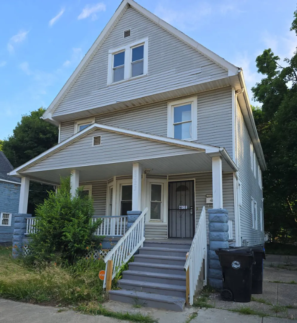 Charming 4-Bedroom Property in Prime Location — Photo 1
