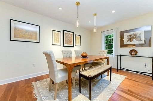 4th image of 6 N Stone Mill Dr #913