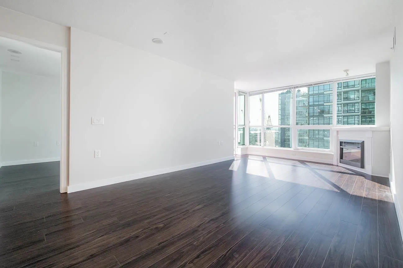 2 bed, 1040 sqft, $3,900 — Photo 2