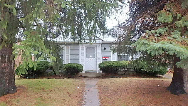 1487 Forest Ave photo 1