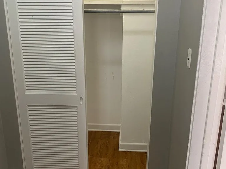 Stunning Large One Bedroom, Lake View, Elevator Building — Photo 36