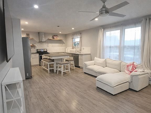 3rd image of 640 Avenue J