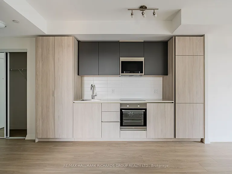 28 Widmer St #3023 — Photo 3