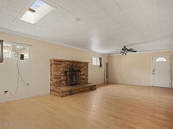 4th image of 304 N Schwartz Ave