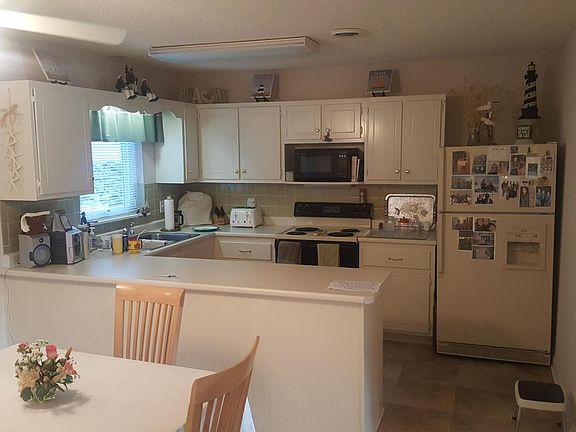 3rd image of 8 Port Holiday Dr Unit B