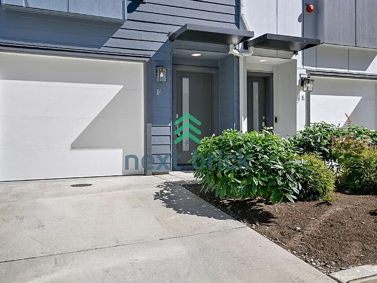 10945 NE 189th Pl #F — Photo 2