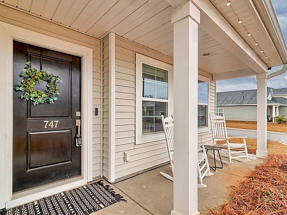 3rd image of 747 Clementine Run