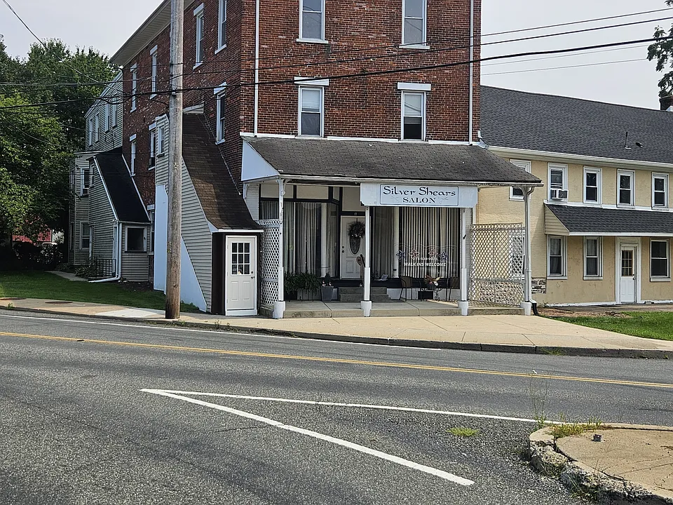 2 E Broad St #3