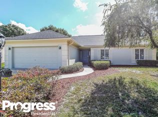 9207 Regents Park Dr, Tampa, FL 33647