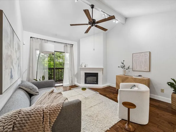 11711 Memorial Dr APT 272, Houston, TX 77024
