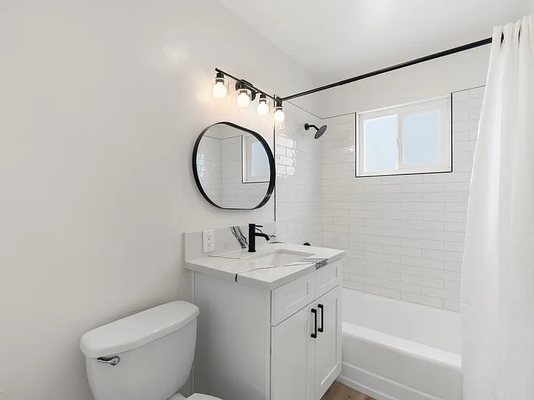 228-230 Elm Ave — Photo 10