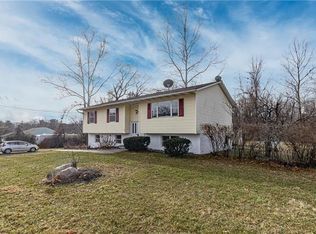14 Willow Ln, New Windsor, NY 12553