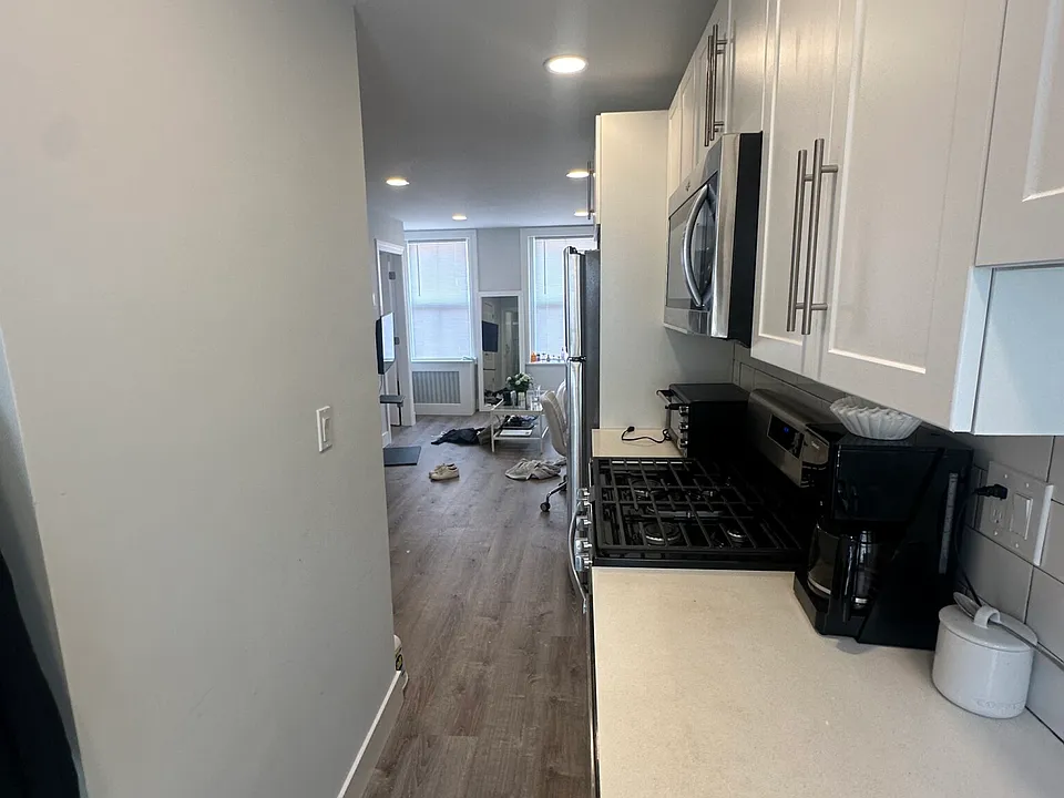 100 Myrtle St #3