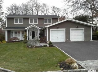 303 Vanderbilt Blvd, Oakdale, NY 11769