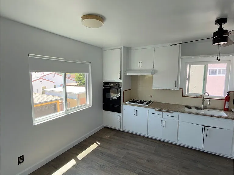 1023 W 19th St #4 — Photo 4