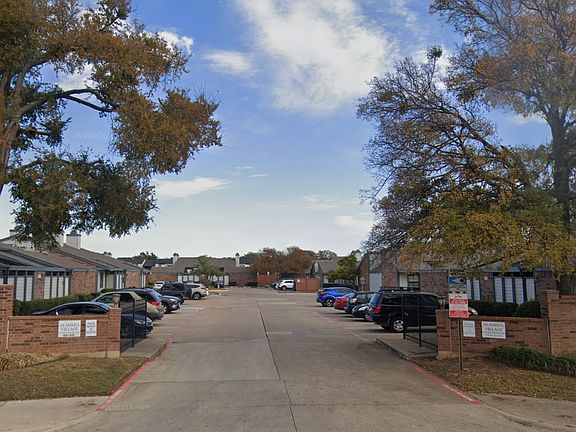 2nd image of 604 Bellaire Dr APT C