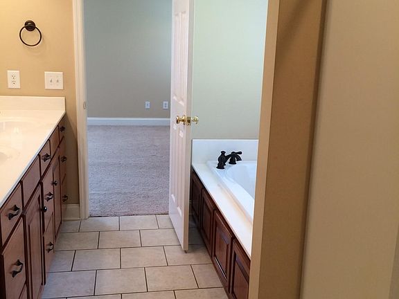 4th image of 195 Brook Hollow Dr SE