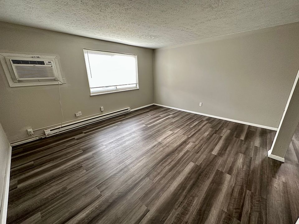 1st image of 660 S Shore Ct #660
