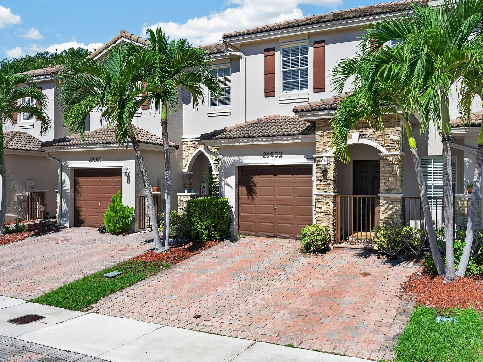 3 bed, 2.5 bath, 1562 sqft, $2,950 — Photo 2