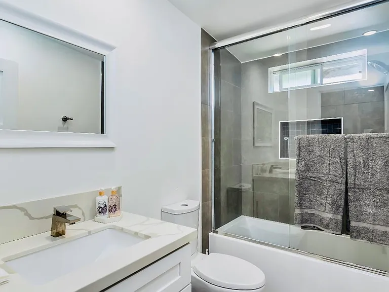 5657 Wilkinson Ave — Photo 27