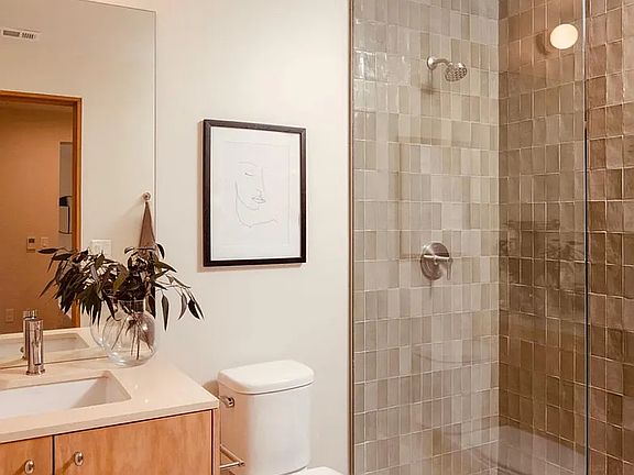 5th image of 3762 Pershing Ave #2