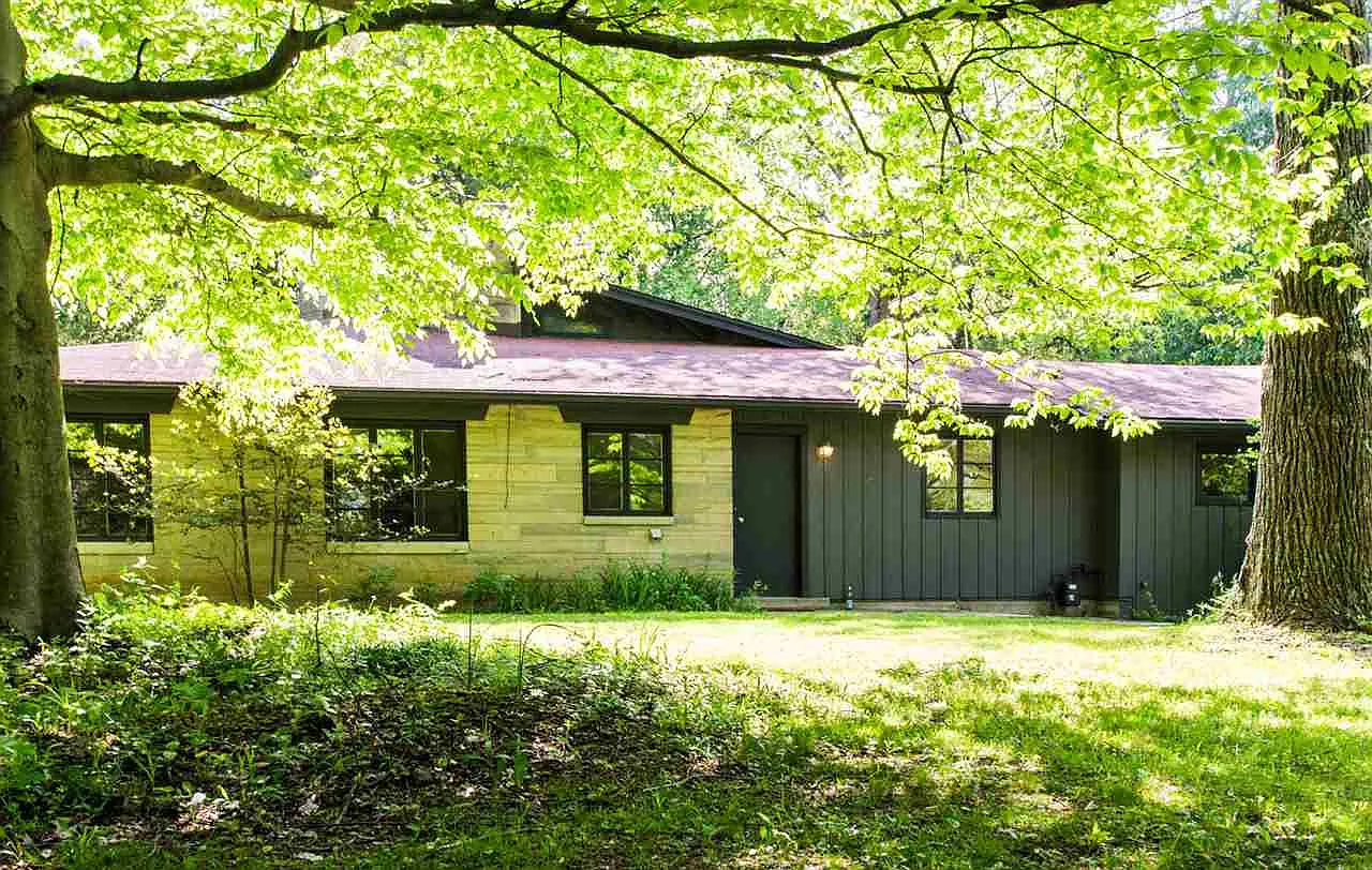 2100 E Maxwell Ln photo 1