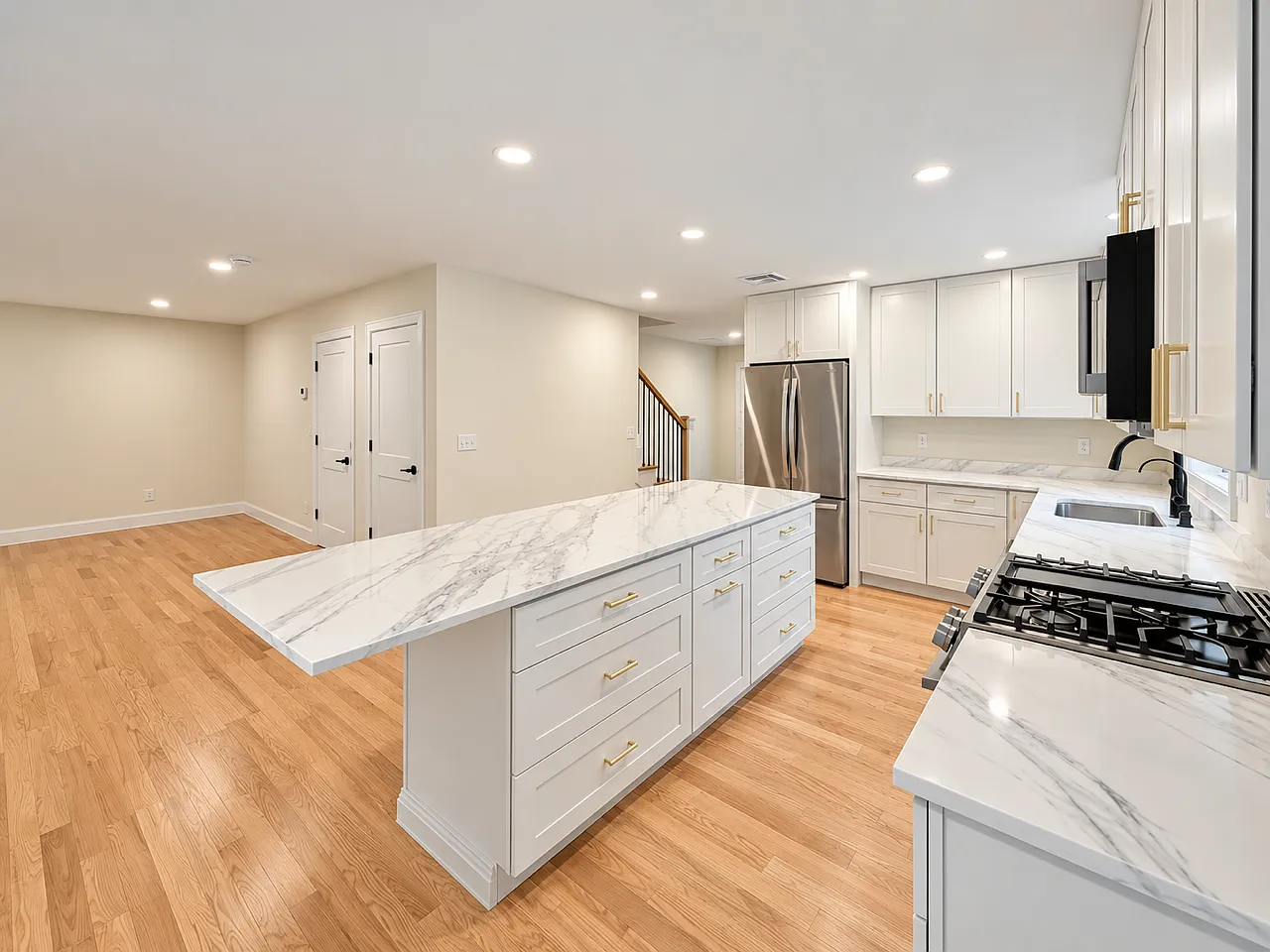 3 bed, 2.5 bath, 1860 sqft, $3,600 — Photo 2