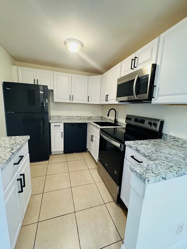 2 bed, 2.0 bath, 936 sqft, $2,200 — Photo 1