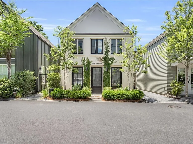 528 Bismark Rd NE — Photo 1