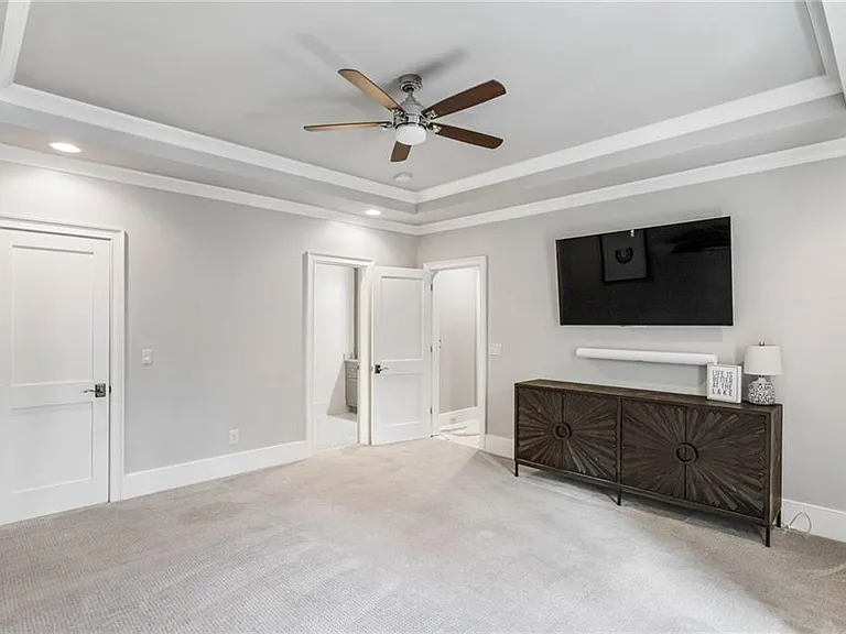 5265 Peachtree Dunwoody Rd — Photo 40