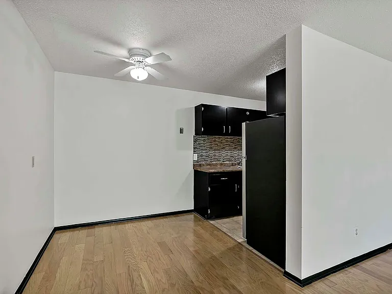 Winnetka Village Apts — Photo 38