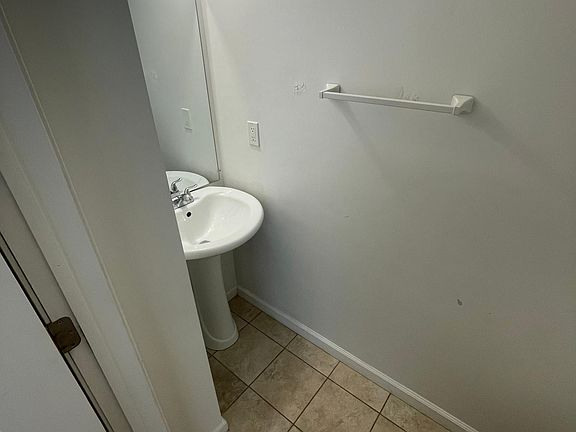1/2 Bathroom