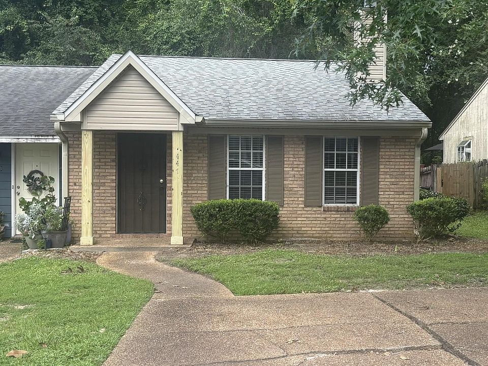 1st image of 447 Richview Park Cir E