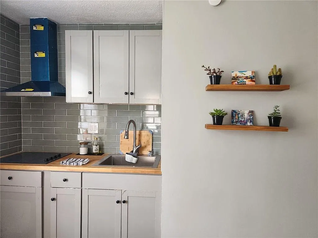 1 bed, 1.0 bath, 900 sqft, $1,600 — Photo 1