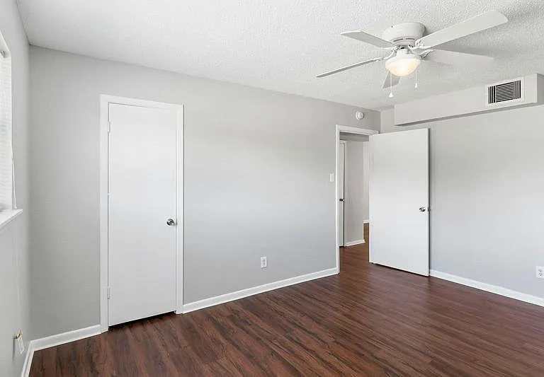 932 7th Ave N #6 — Photo 3