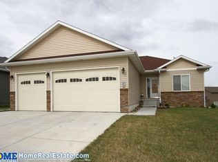 3219 Rawhide Dr, Lincoln, NE 68507