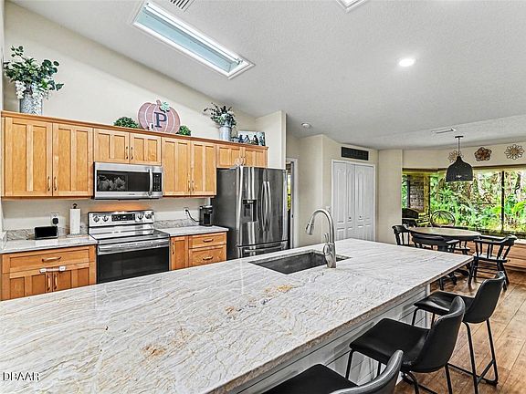 5th image of 6040 Spruce Point Cir