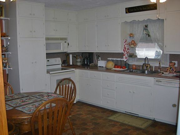 3rd image of 4006 Hawthorne Dr