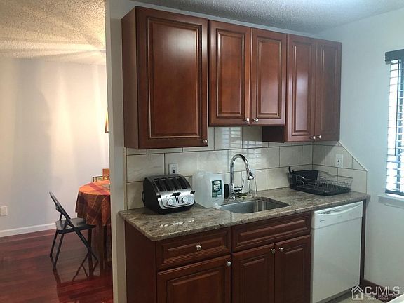 5th image of 107 Park Gate Dr