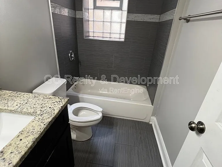 6031 S Eberhart Ave #2 — Photo 14