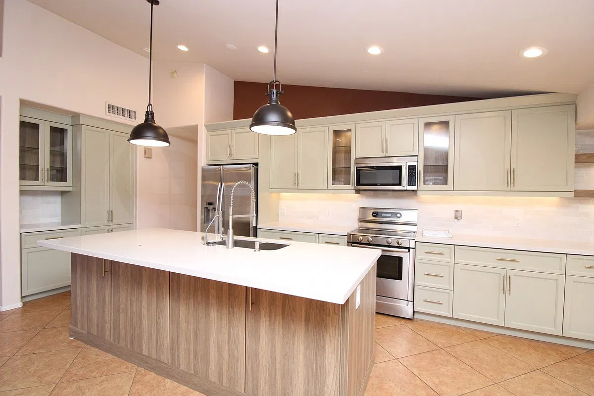 4 bed, 2.0 bath, 1943 sqft, $3,199 — Photo 2