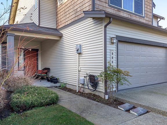 3rd image of 908 42nd Ct NE
